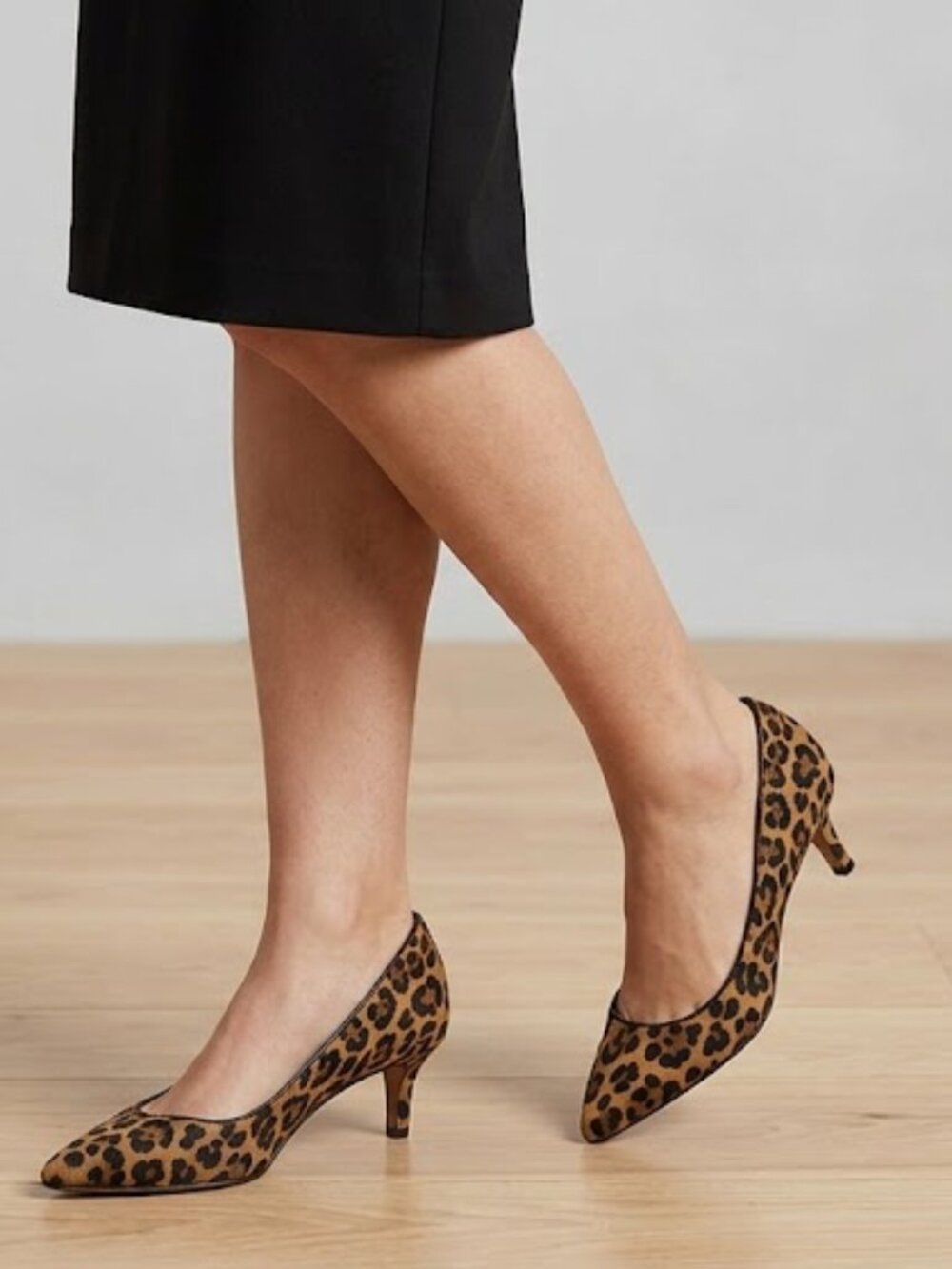 Banana Republic Leopard Print Pointed Toe kitten heels size 6